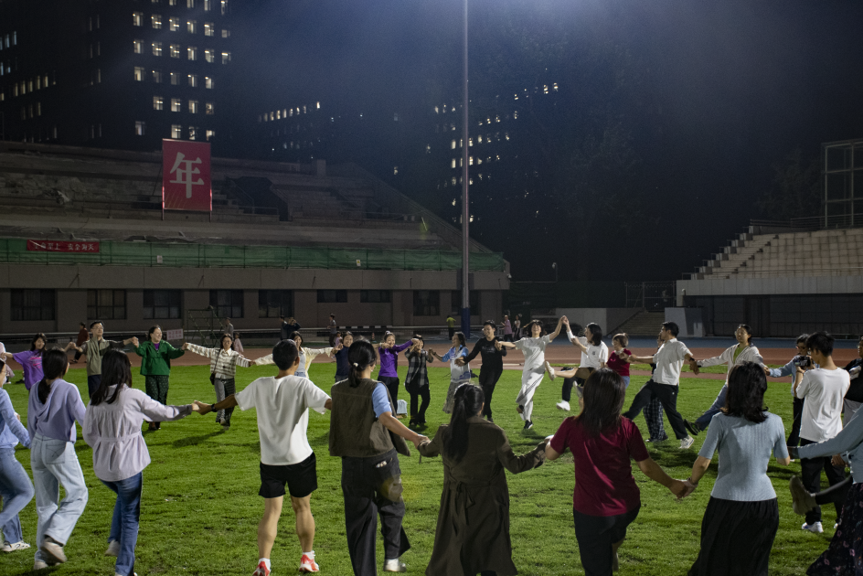 20251021-校园广场舞-李小舟-学生拍摄.png
