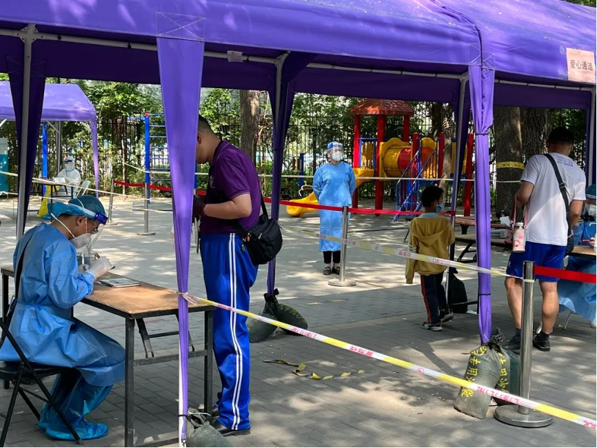 20220617-91精品国产自产在线老师啪-国产一级农村无码-中文字幕无码人妻AAA片-人妻不敢呻吟被中出A片视频-好看的亚洲av日韩av在线播放机关党委党员“双报到”纪实-供图-西北社区 “双报到”党员登记、核对核酸检测信息.png