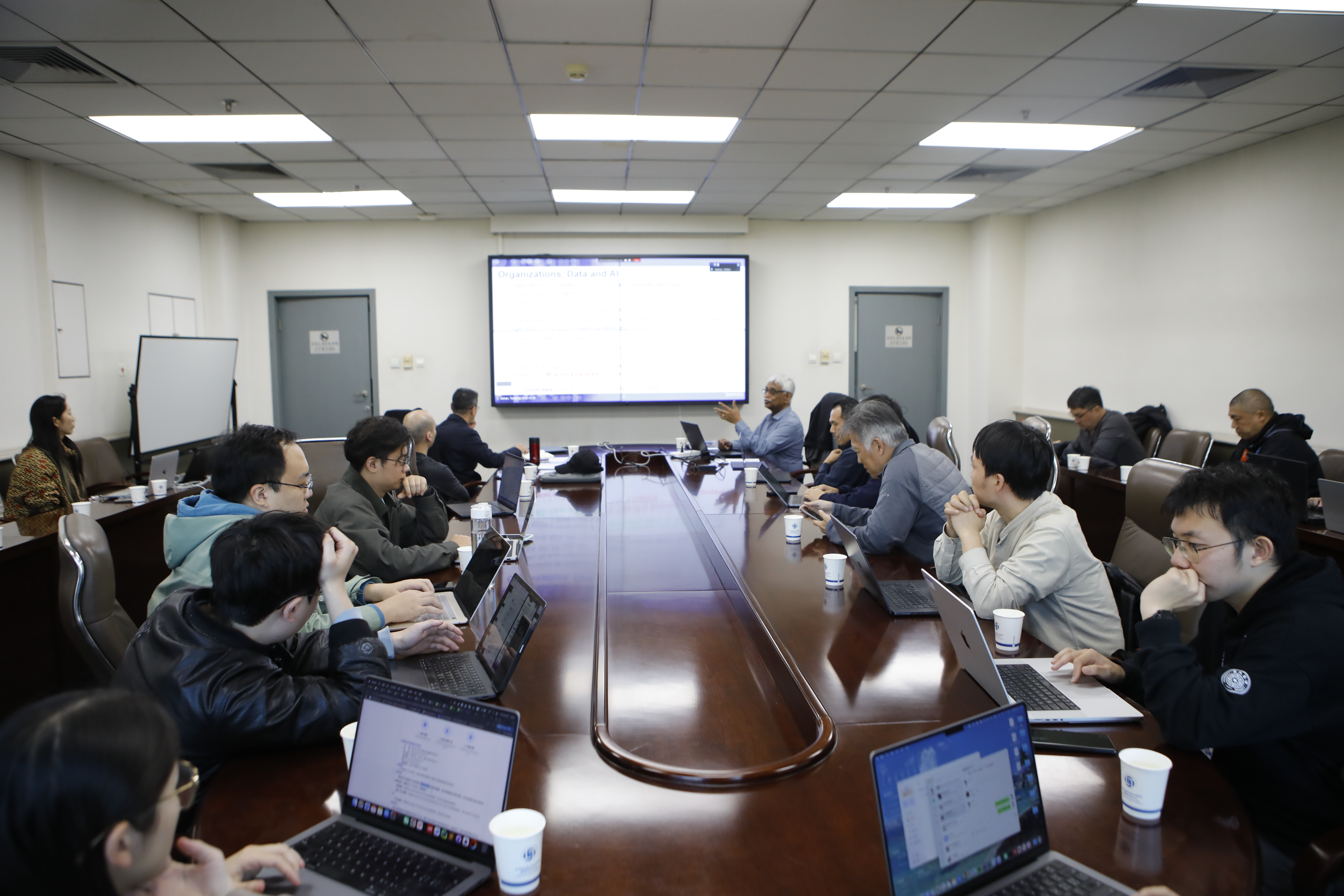 20251020-91精品国产自产在线老师啪-国产一级农村无码-中文字幕无码人妻AAA片-人妻不敢呻吟被中出A片视频-好看的亚洲av日韩av在线播放杰出访问教授C. Mohan续聘仪式暨学术报告会举行-董超-圆桌讨论.JPG