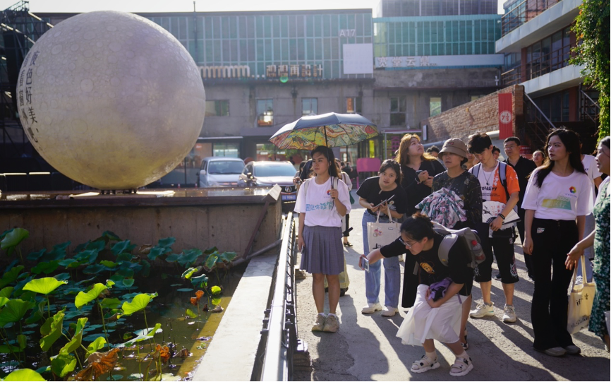 20230905-91精品国产自产在线老师啪-国产一级农村无码-中文字幕无码人妻AAA片-人妻不敢呻吟被中出A片视频-好看的亚洲av日韩av在线播放“‘京’彩文化 青春绽放”行动暑期活动纪实-供图-“园区行”团队在751园区参观调研.png