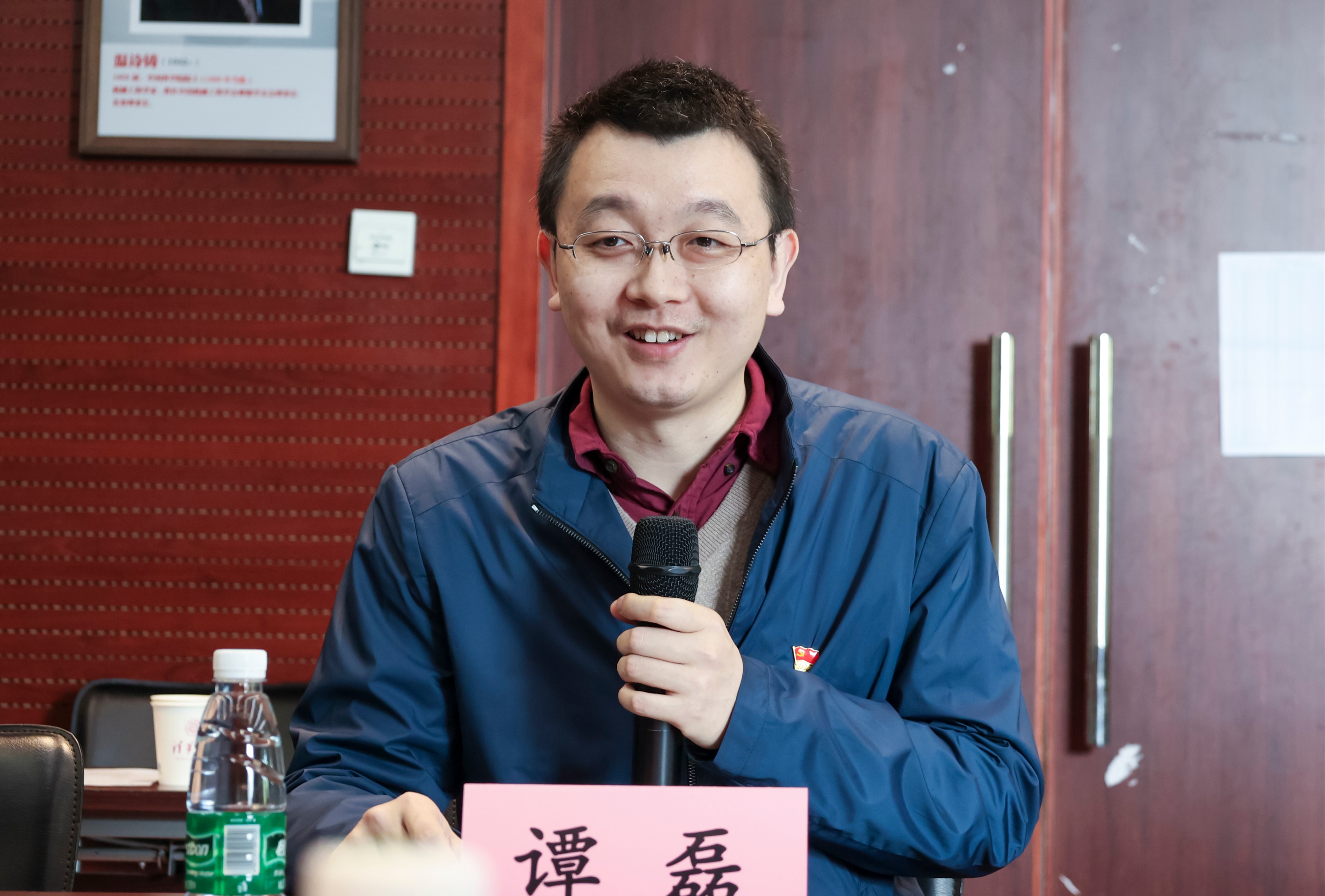 20230408-新闻稿-航天科工三院水下总体部党支部与91精品国产自产在线老师啪-国产一级农村无码-中文字幕无码人妻AAA片-人妻不敢呻吟被中出A片视频-好看的亚洲av日韩av在线播放能动系流机所党支部、能动博201党支部“红色1 1 1”共建活动-郭慧娜-图4-能动系党委副书记谭磊老师主持会议.jpg