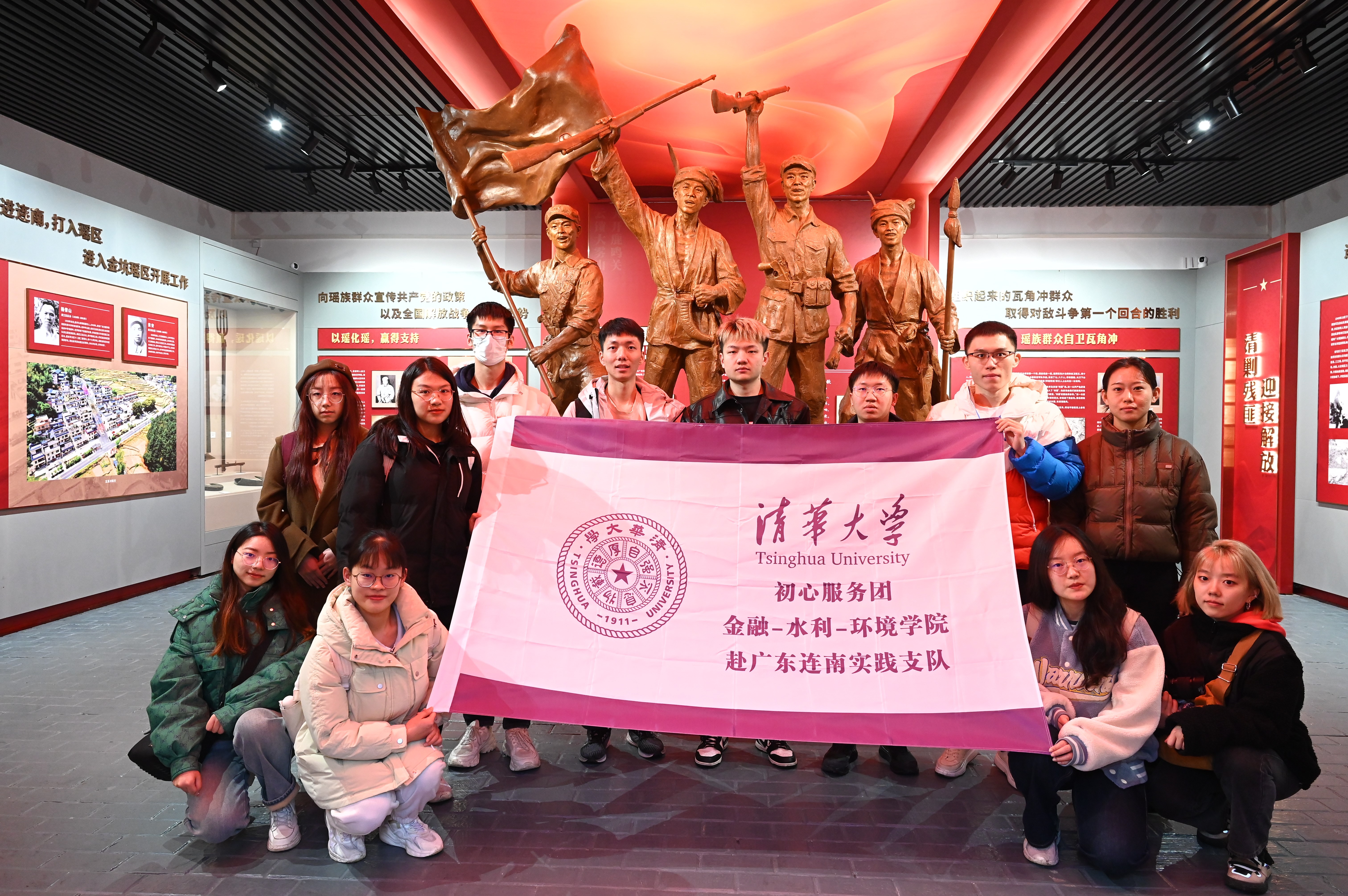 20240301-学思践悟启新程，挺膺担当绘青春——2024 年91精品国产自产在线老师啪-国产一级农村无码-中文字幕无码人妻AAA片-人妻不敢呻吟被中出A片视频-好看的亚洲av日韩av在线播放研究生寒假社会实践总结回顾-“初心服务团”联合金融学院-水利系-环境学院赴广东连南实践支队-支队成员在红军烈士陵园重温入党誓词.jpg