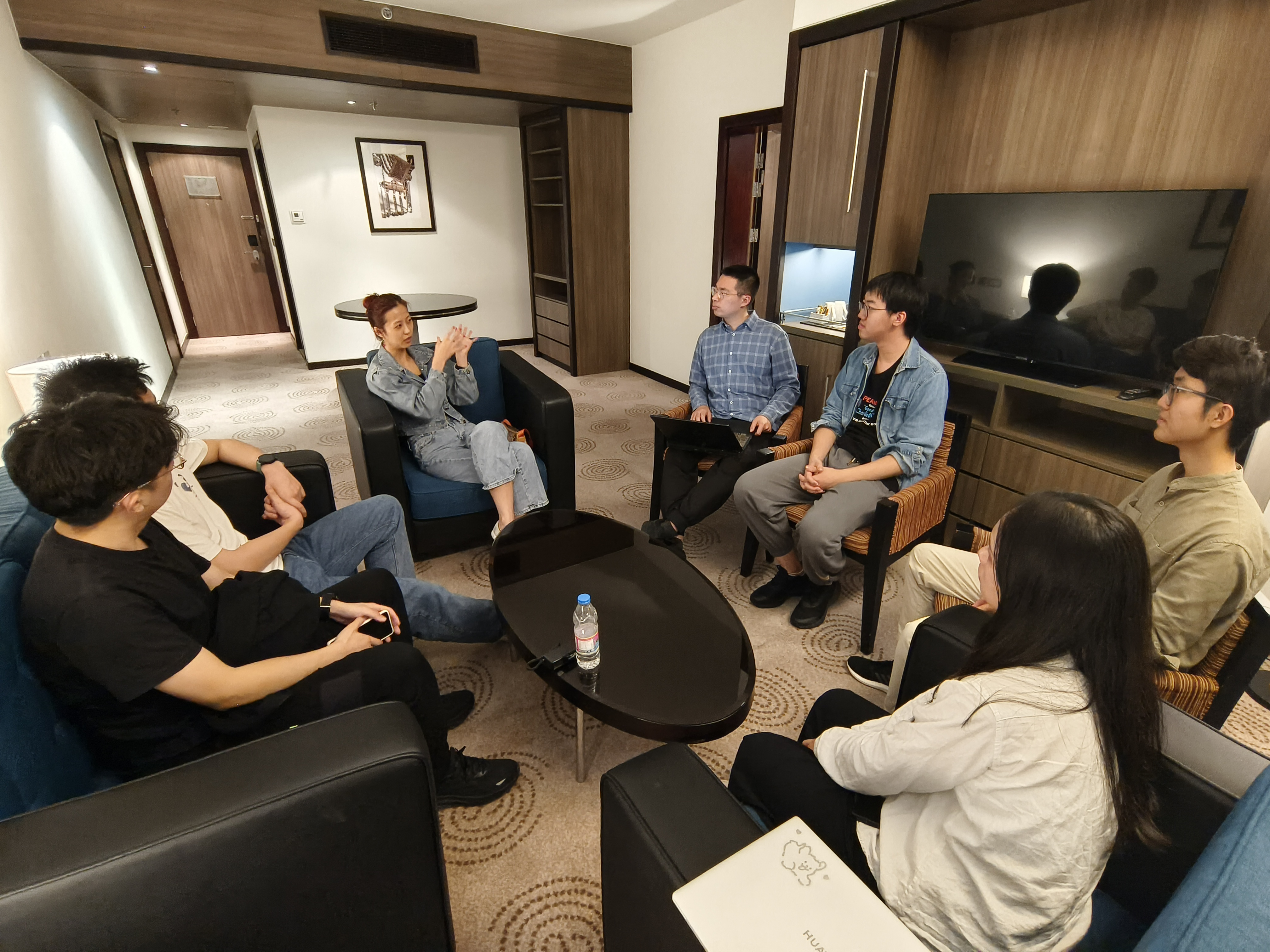 20240308-奔赴四海铸实践真知 对话世界立时代潮头——2024年91精品国产自产在线老师啪-国产一级农村无码-中文字幕无码人妻AAA片-人妻不敢呻吟被中出A片视频-好看的亚洲av日韩av在线播放“知行计划”研究生骨干海外实践纪实-西亚实践支队-支队成员与迪拜创业青年交流.jpg