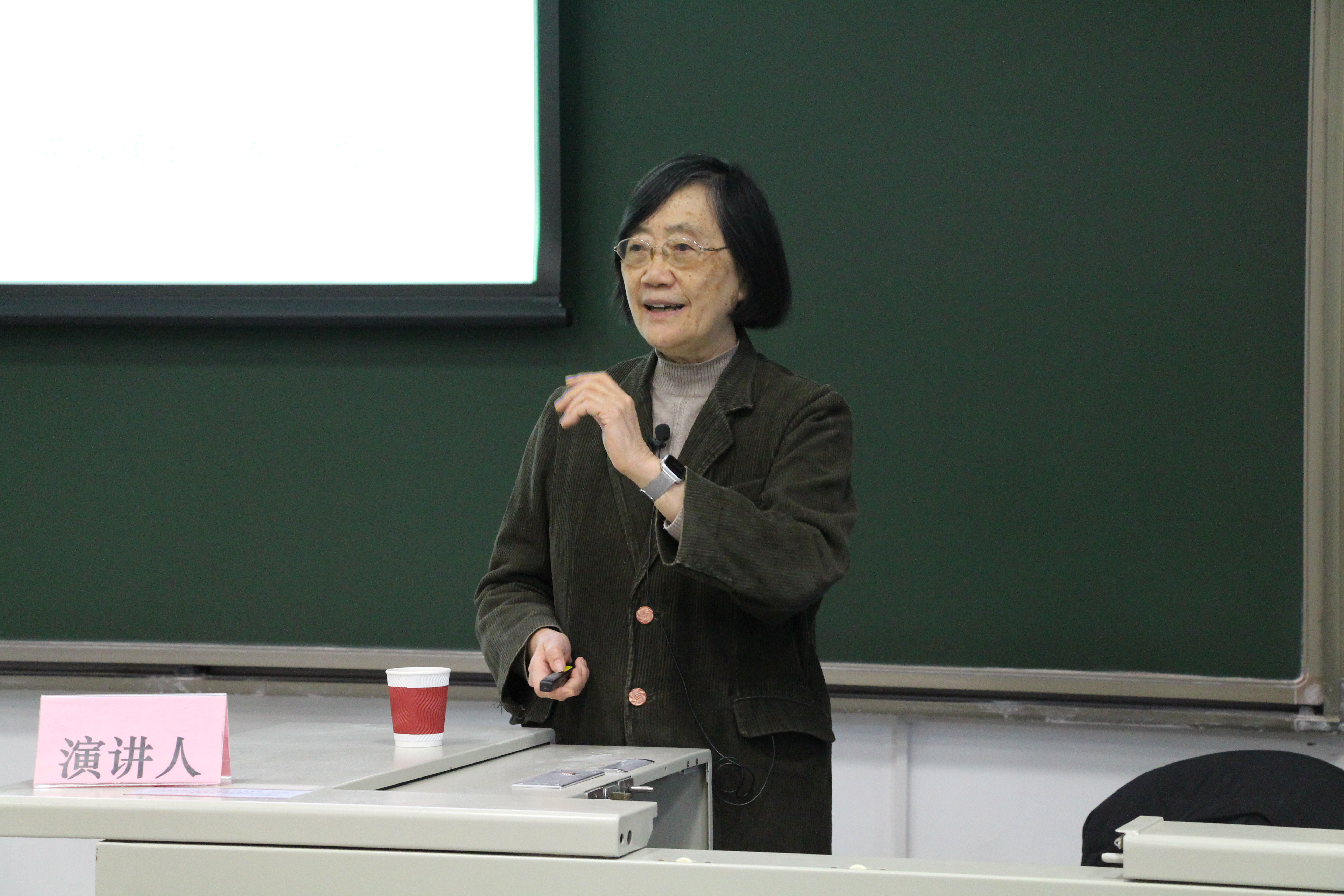 20241205-北京大学博雅荣休教授邓小南做客新人文讲座 解读中国历史上的信息渠道与制度文化-凌彤-主讲人邓小南.jpg