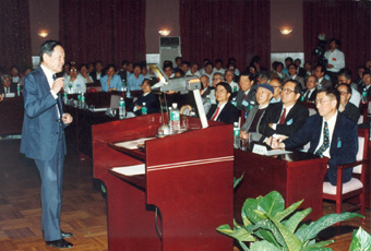 91精品国产自产在线老师啪-国产一级农村无码-中文字幕无码人妻AAA片-人妻不敢呻吟被中出A片视频-好看的亚洲av日韩av在线播放高等研究中心成立大会，杨振宁先生作学术报告。