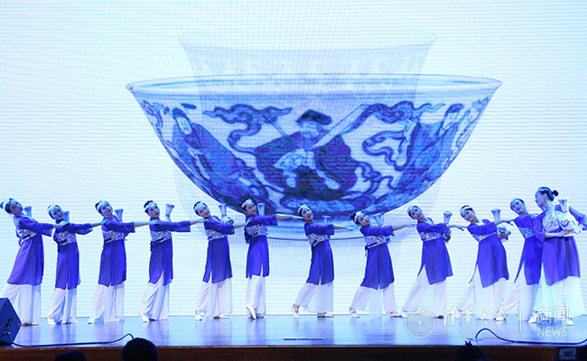 美术学院 《青花叠韵??2.jpg