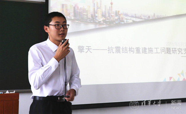 图为同学进行展示。支宇珩 摄??副本.jpg